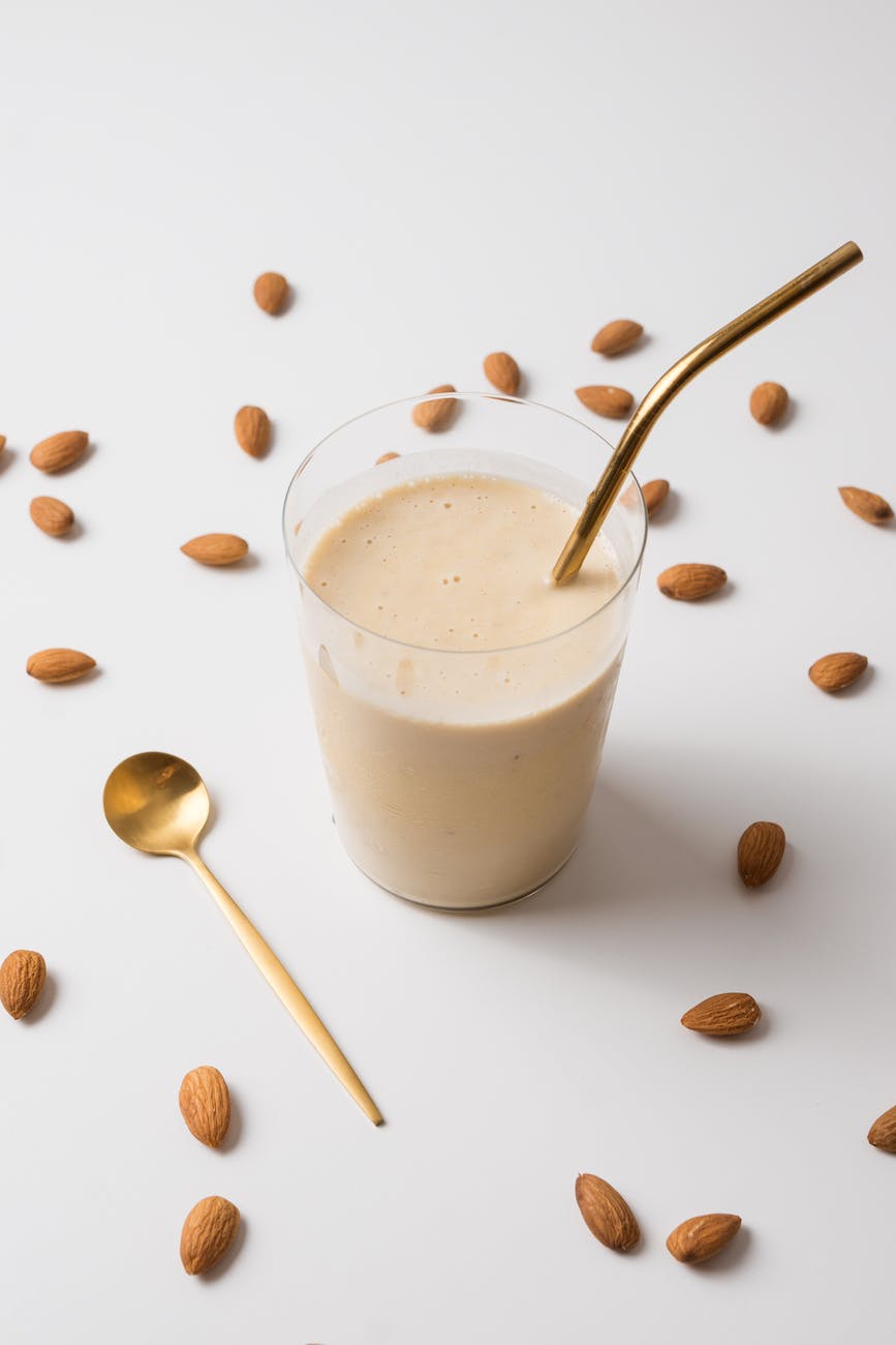 How to Make Your Own Delicious Almond Milk at Home – Easy&nbsp;Recipe!